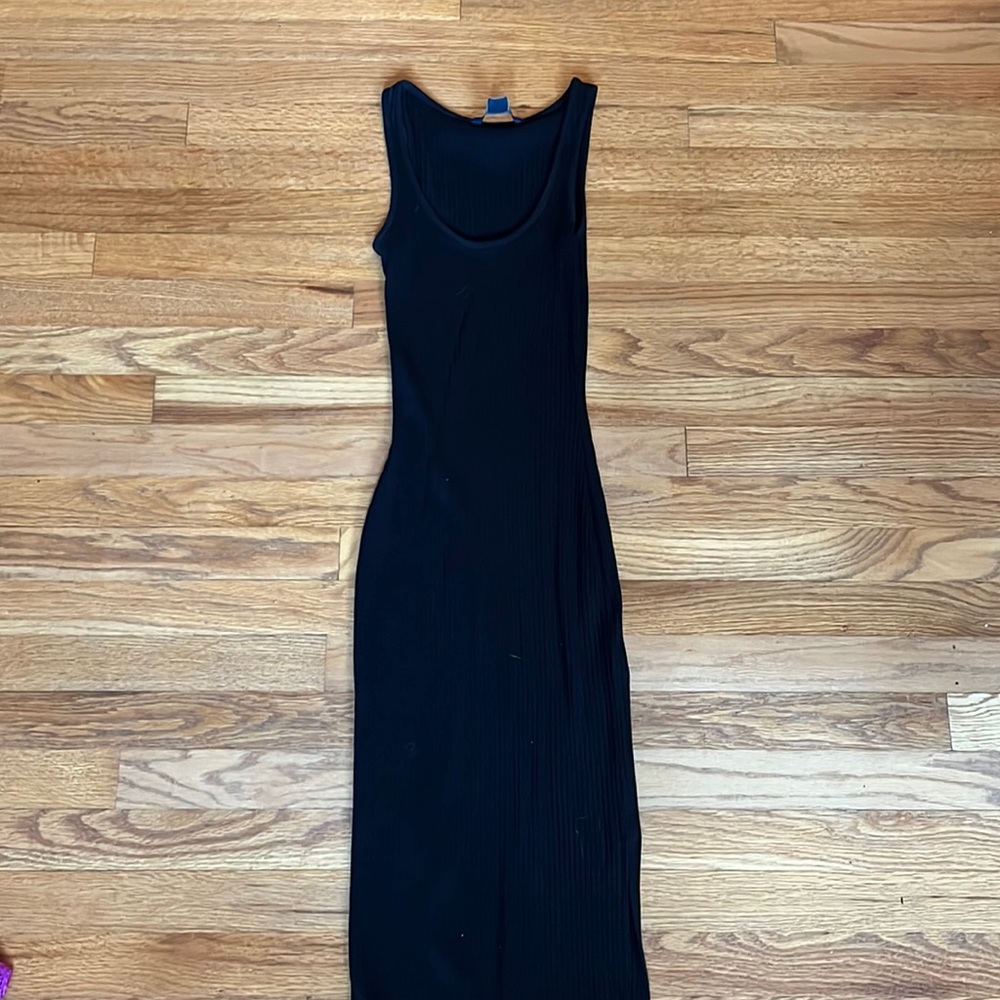French Connection black ribbed maxi dress. small slit on bottom. XS